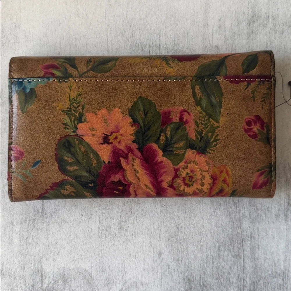Patricia Nash Terresa Floral Victorian Gardens Clutch Trifold Wallet Tan Red